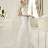 Wedding dress from the MANUEL MOTA collection from Pronovias with lace