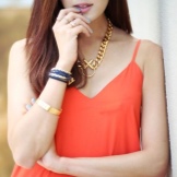 Jewelry for an orange dress