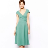 Dress with flared skirt for women with an hourglass figure