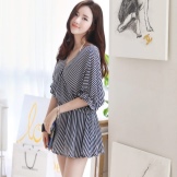 Gestreiftes kurzes Fledermauskleid