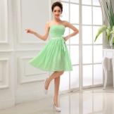 Light green dress for girls of the spring color type