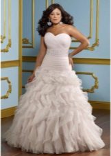 A-line wedding dress with flounced skirts