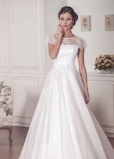 Closed wedding dress with lace trim