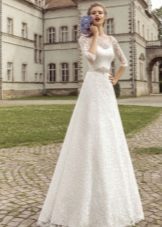 Wedding dress closed A-line