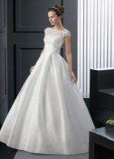 Closed magnificent wedding dress