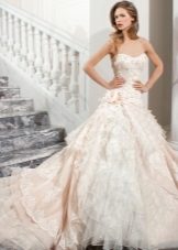 Lush wedding dress with frill