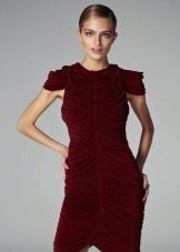 Short wing dress with short sleeves