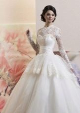 Puffy wedding dress with corset and peplum