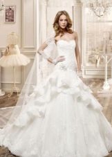 A magnificent wedding dress with a multi-tiered skirt 2016