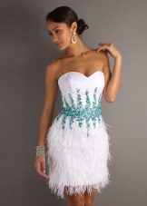 Abito da sposa con decorazioni blu