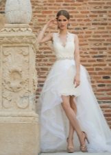 Krátke vlakové svadobné šaty