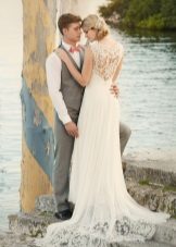 Elegant straight neckline wedding dress with back cut