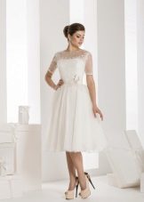 Short wedding dress from Vasilkov with a sleeve