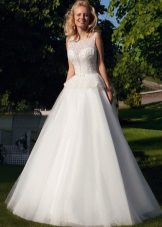 Wedding dress from Oksana Mukha with the Basques