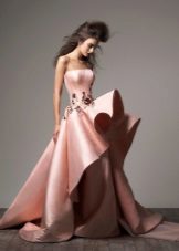 Asymmetric puffy evening gown in a floor