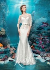 Wedding dress with a removable skirt