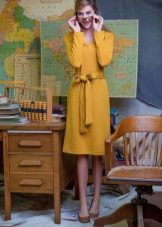 Mustard dress with brown shoes