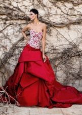 Pakaian Raspberi Putih