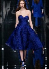 A puffy short dress in a new bow style