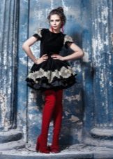 Contrast shoes under a color dress