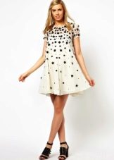 Short dress for a pregnant girl for a photo shoot