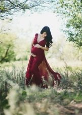 Photoshoot of a pregnant woman in a dress