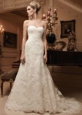 Long evening dress of milky color