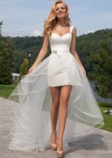 Wedding dress with a detachable train
