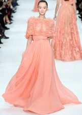 Pfirsich-Kurzarmkleid