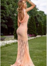 Pfirsich-Spitzenkleid