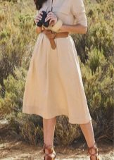 Accessories for a dress in a safari style