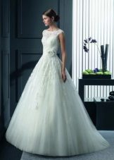Wedding dress with flowers in tone