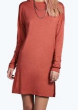 Beige manicure for terracotta dress