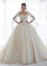 Puffy wedding dress with lace