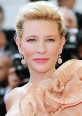 Natural makeup for women of the summer color type