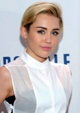 Pink lipstick for women of the summer color type