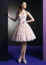 Knee-length lace dress