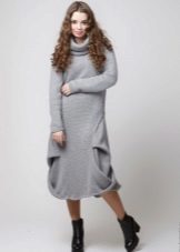 Warm balloon dress with a dyne below the knee