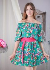 Heidän kankaan vyö niittimekkoon