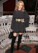 Viskoosimekko yhdistettynä polvisaappaisiin