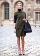 Shoes for a dress of a direct silhouette