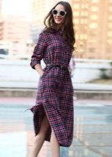 Plaid shirt dress on a belt with a length below the knee and with slits on the sides