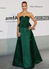 Long green dress with a peplum and a full skirt