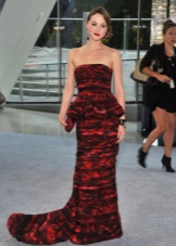 Long dress with a peplum and a train