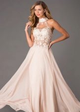 Robe avec dentelle sur un corset