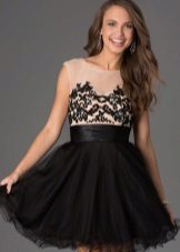 Robe avec dentelle sur un corset