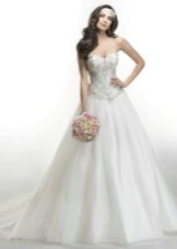 Robe blanche avec un corset