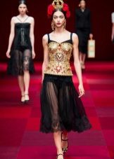 Robe à la mode avec un corset