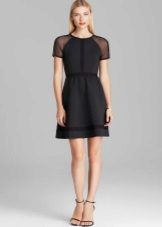 Sandals for a fitted dress with raglan sleeve