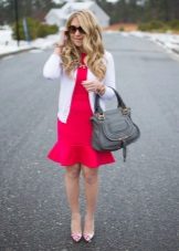 Dress with flounces in combination with a cardigan and pumps